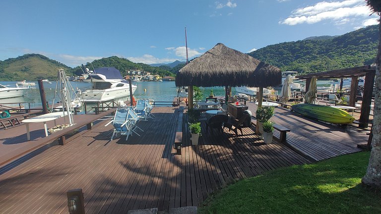 Beautiful 3 Bedrooms with Deck, Barbecue, Pool, Angra