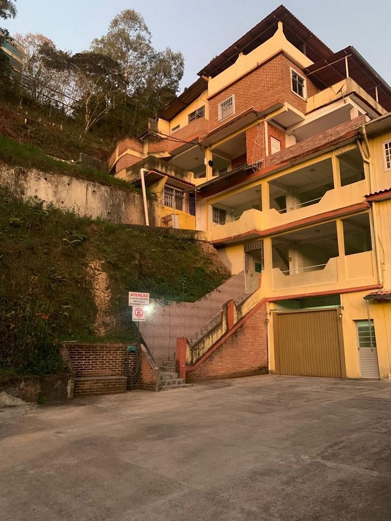 Casa Aconchegante no Centro De São Lourenço - MG