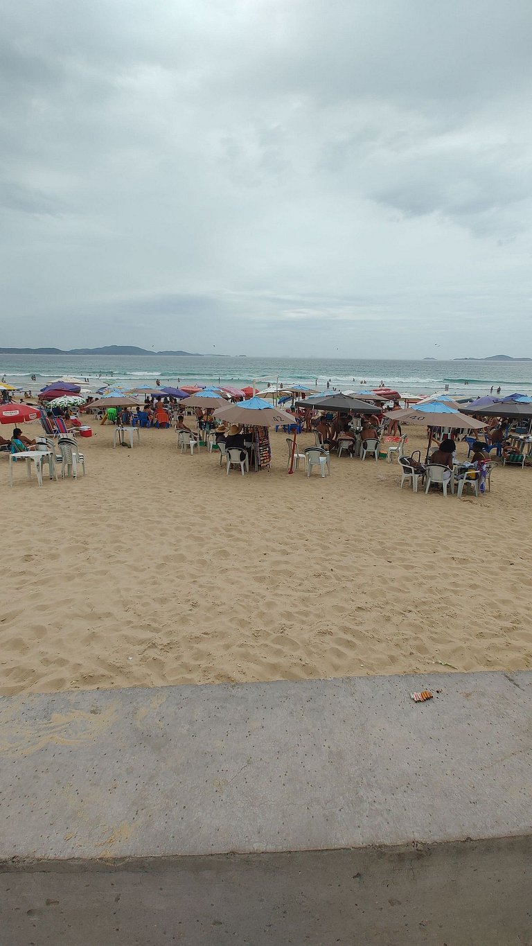 Casa beira da Praia Peró Condomínio com segurança