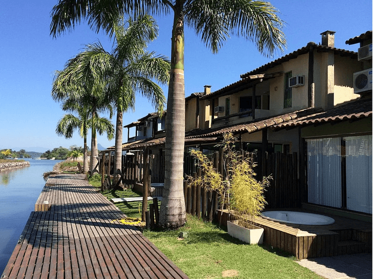 Casa Deck navegável jacuzzi AR Angra Br Marinas