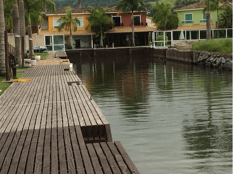 Casa Deck navegável jacuzzi AR Angra Br Marinas