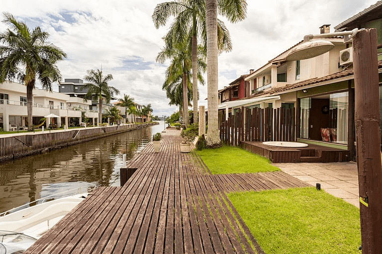 Casa Deck navegável jacuzzi AR Angra Br Marinas