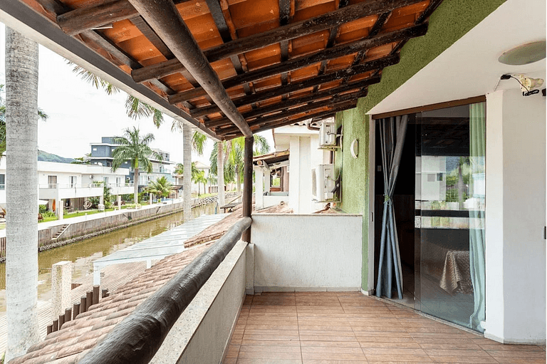 Casa Deck navegável jacuzzi AR Angra Br Marinas