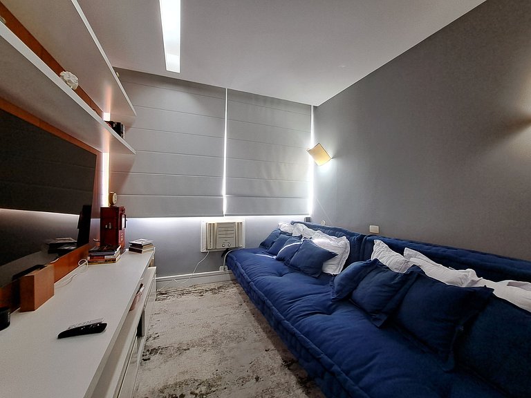 Exclusive ARTV Room at Copacabana Beach Metro - home with ho