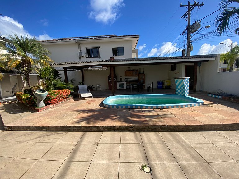 Linda casa piscina churrasqueira garagem Lauro de Freitas BA