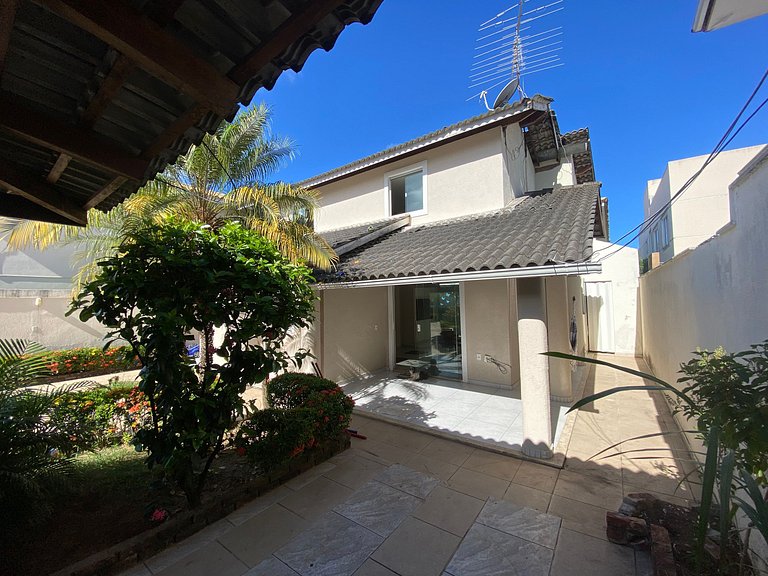 Linda casa piscina churrasqueira garagem Lauro de Freitas BA