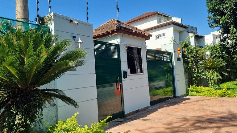 Linda Casa super completa Quintal a pé praia Recreio