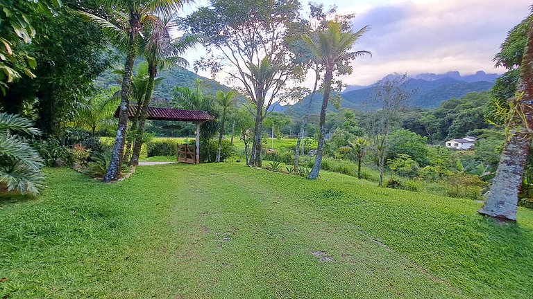 Paradisíaco, piscina e churrasqueira em Guapimirim