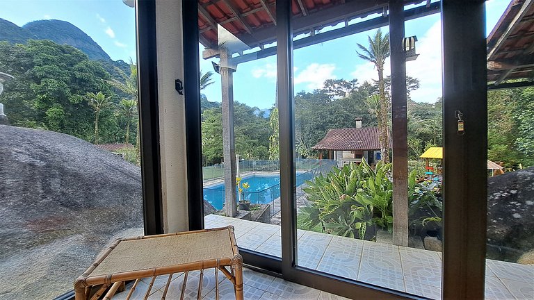 Paradisíaco, piscina e churrasqueira em Guapimirim