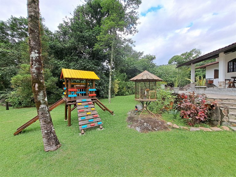 Paradisíaco, piscina e churrasqueira em Guapimirim