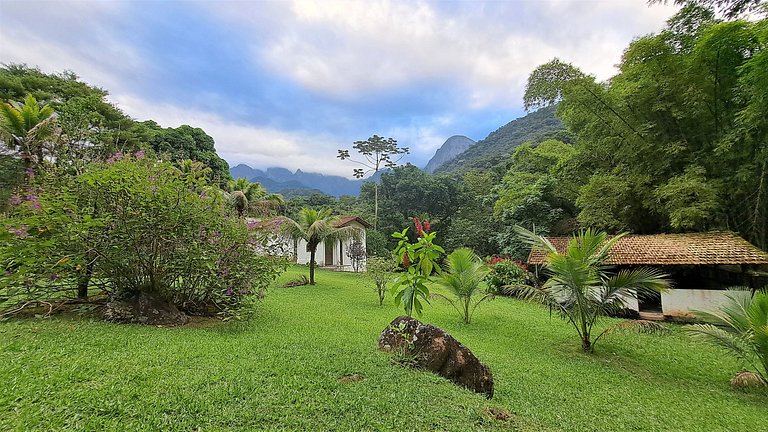 Paradisíaco, piscina e churrasqueira em Guapimirim