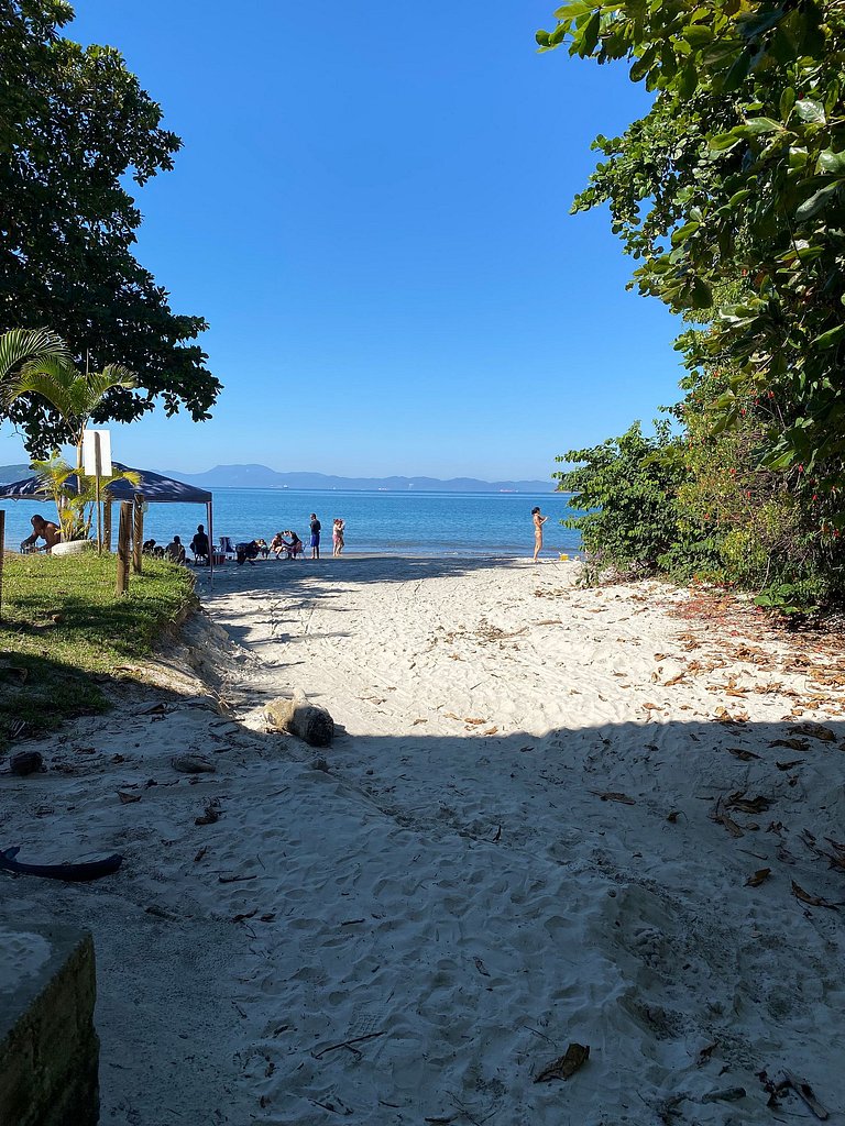 Rest and barbecue by the sea